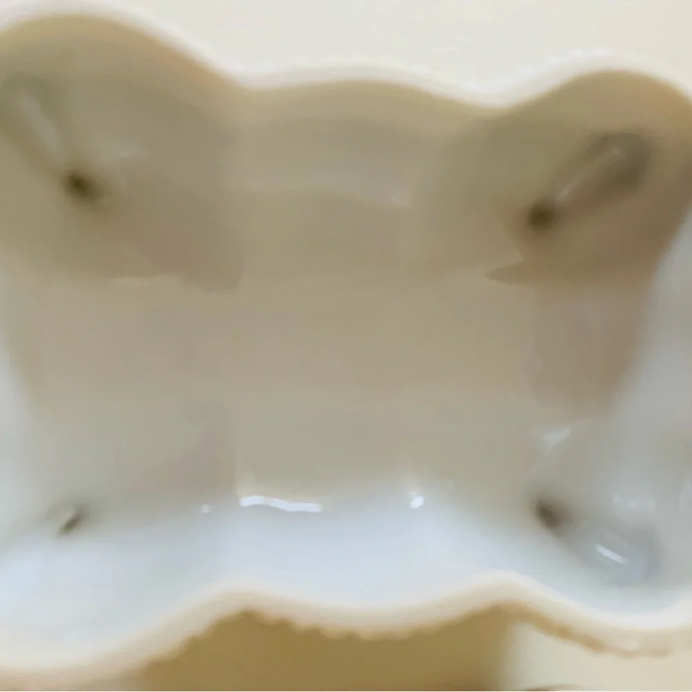 Porcelain trinket box